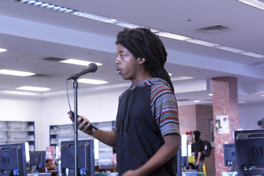 Students+Read+Poems+at+Open+Mic