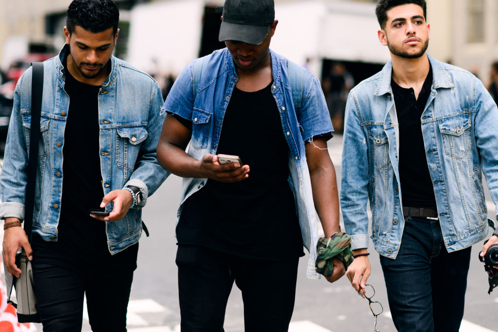 Sporting+Denim+with+all+Black+at+NYFW+2017.%0D%0A%28elle.com%29%0D%0A